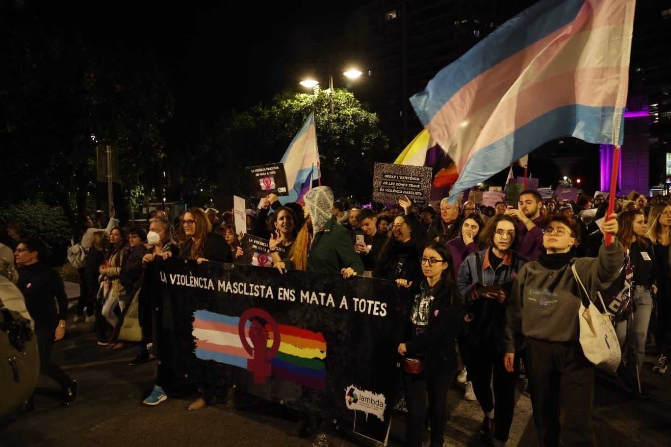 València se tiñe de morado en la lucha contra la violencia machista