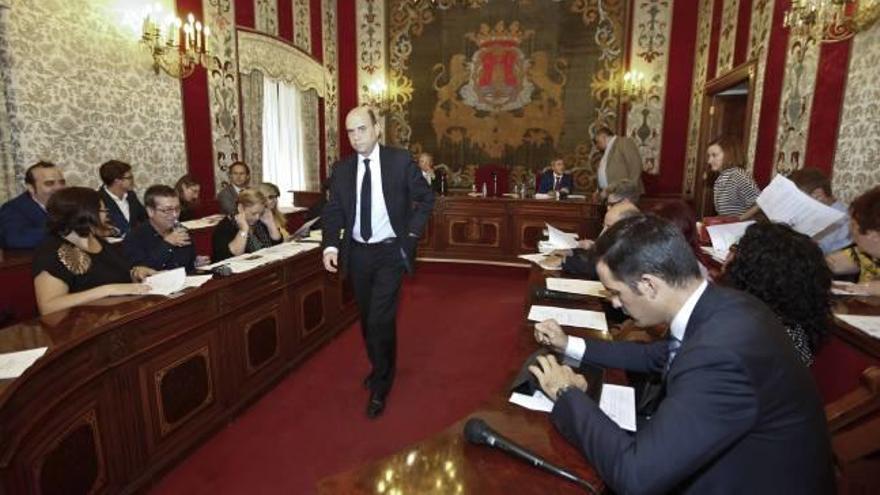 El alcalde en el Consejo de Comercio celebrado en octubre en el Ayuntamiento.