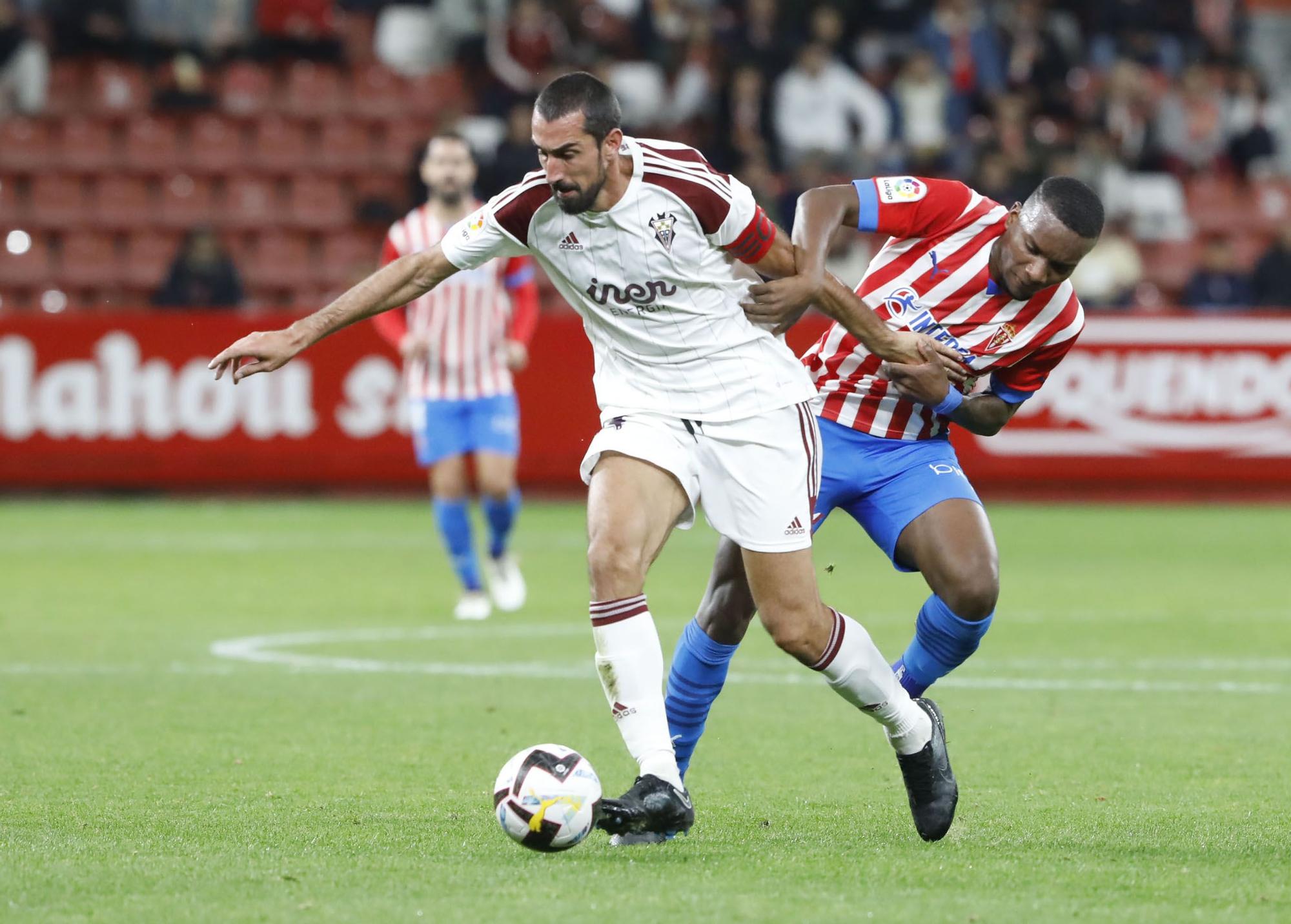 En imágenes: así fue el duelo entre Sporting y Albacete en El Molinón