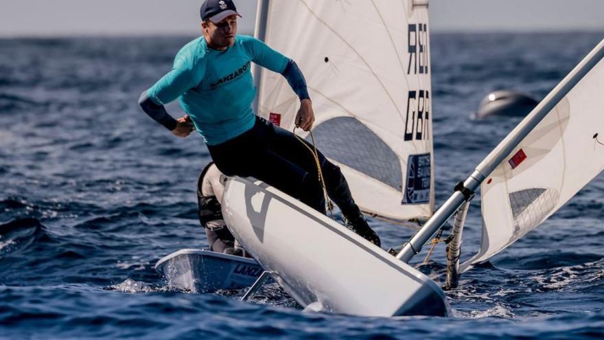 Los canarios sufren ante la poca fuerza del viento en aguas lanzaroteñas