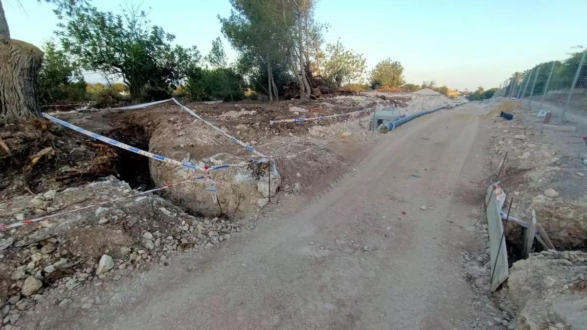 Red de trincheras tapadas por una vía de trabajos hace unos meses en Mas Camarena, en Bétera.