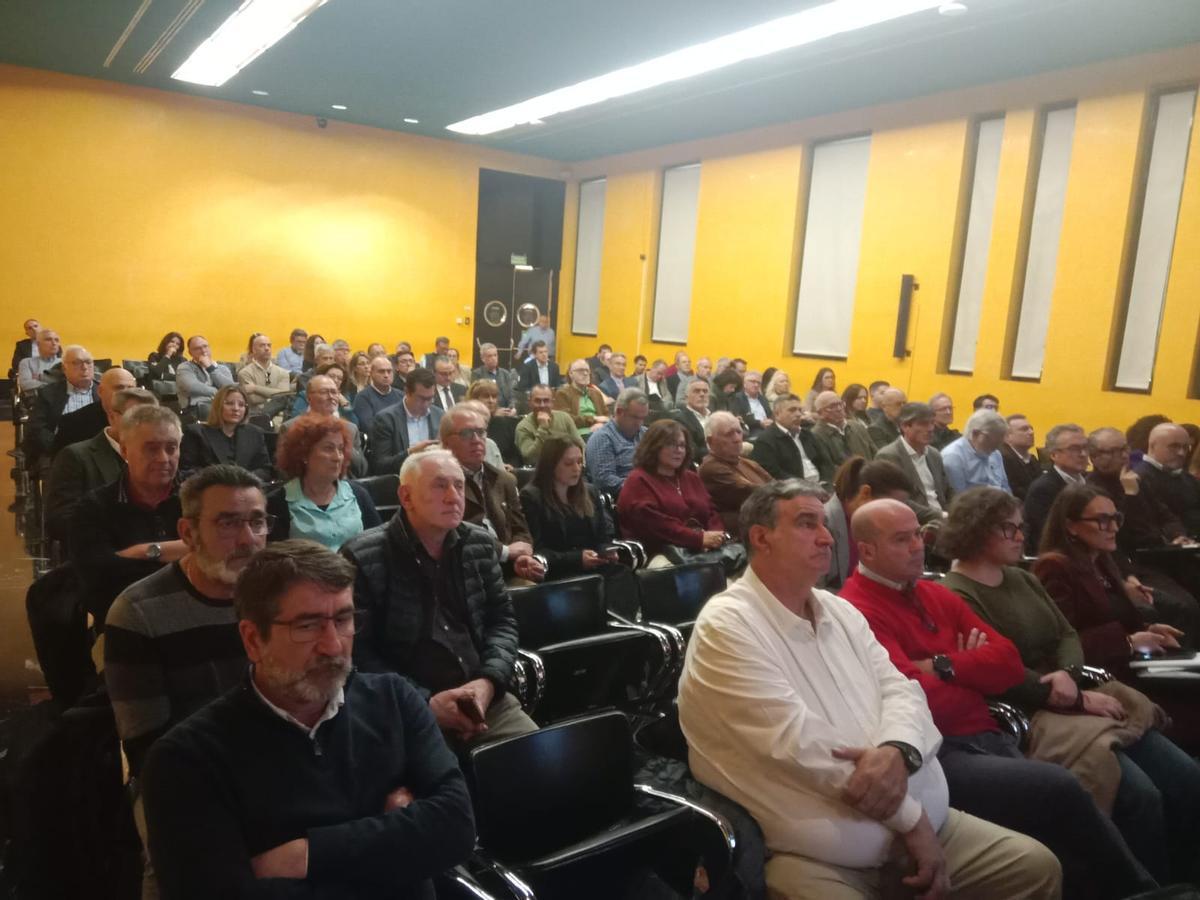La sala del Marq casi se ha llenado de alcaldes, concejales y representantes del sector inmobiliario