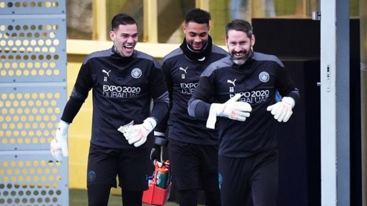 Scott Carson mantiene una gran relación con los porteros del Manchester City