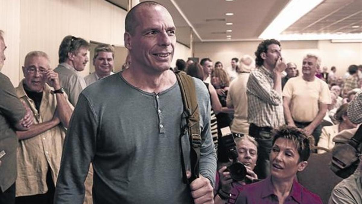 Varoufakis llega a una reunión del comité central de Syriza, el pasado sábado, en Atenas.