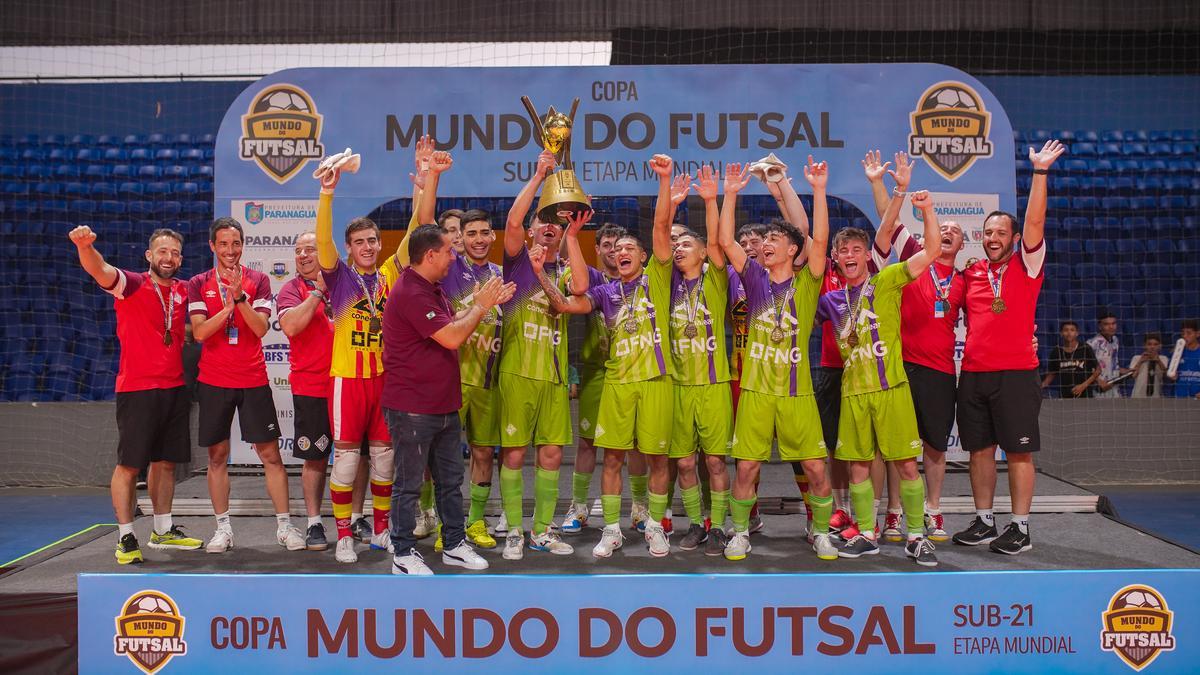 El Mallorca Palma Futsal celebra el tercer puesto en la Copa del Mundo Sub-21.