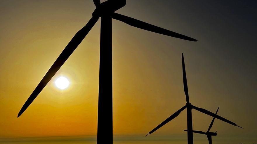 Automoción y eólica encienden las luces rojas