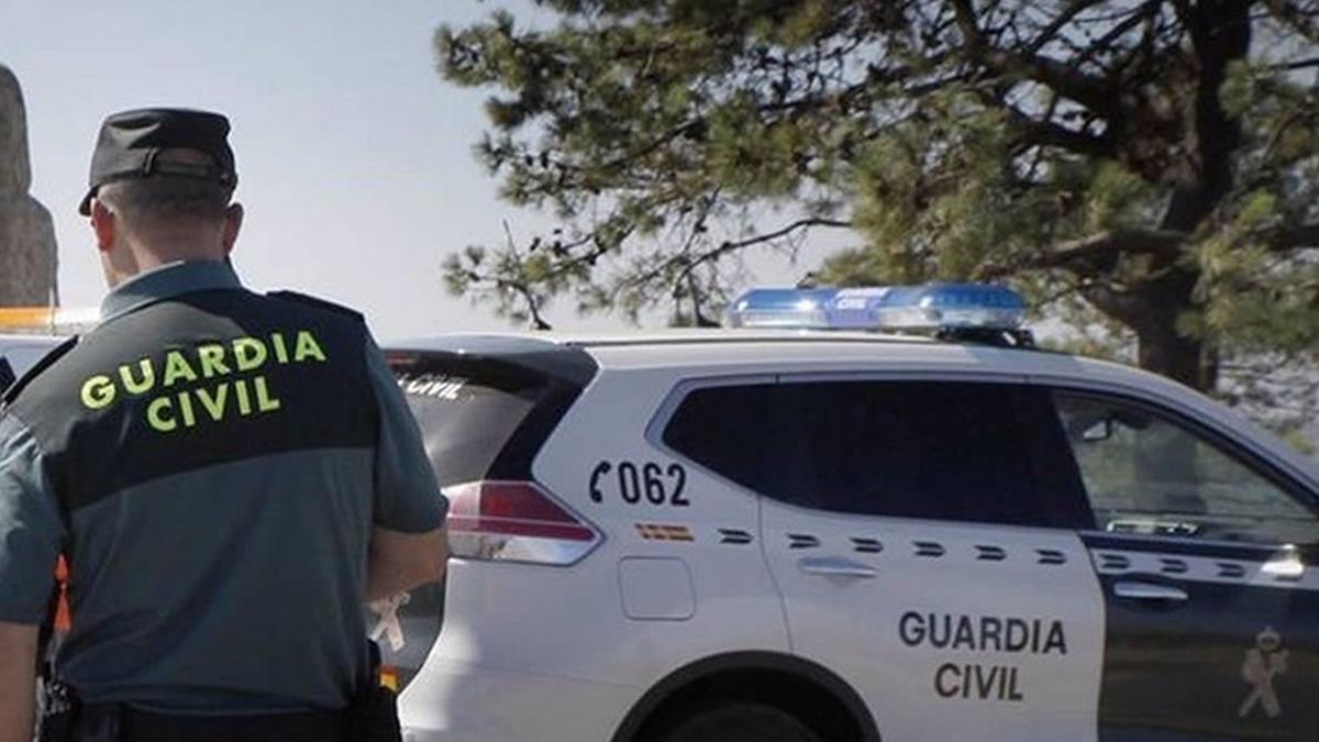 Un agente de la Guardia Civil