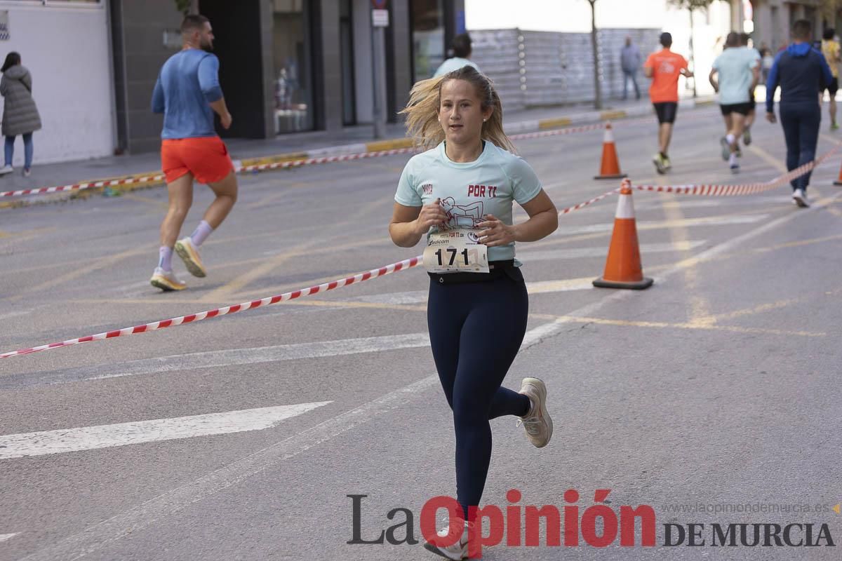 Carrera '10K Assota por ti' en Caravaca (salida y giro primera vuelta)