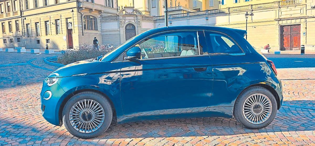 El FIAT 500 Hybrid es perfecto para el desafío de las ciudades. | R.R.