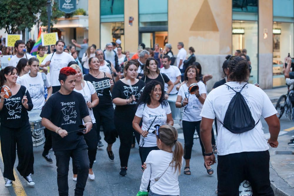 Cientos de personas critican en Palma que no se cumpla con la acogida de refugiados