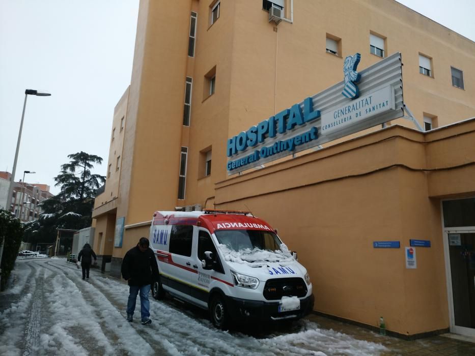 Imágenes del hospital de Ontinyent, con la nieve.