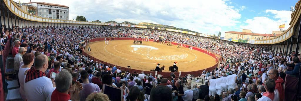 Puesta del pañuelo e inicio de las Fiestas de Teruel