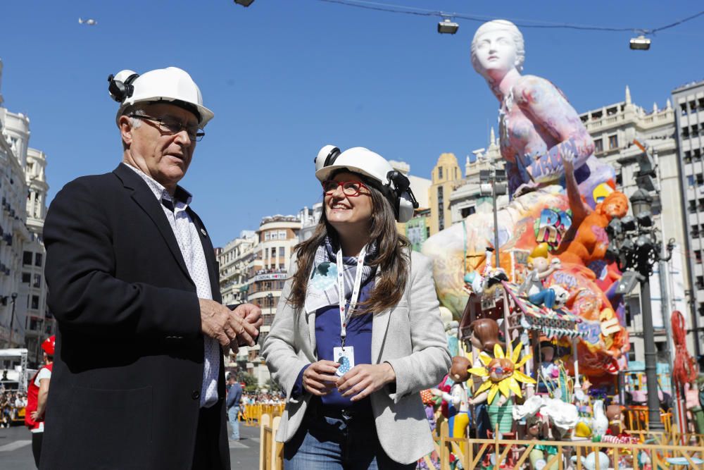 Joan Ribó y Mónica Oltra, abajo...