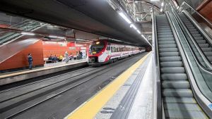 Tren de Cercanías en la estación de Sol.