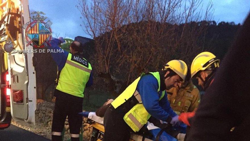 Herido grave un hombre tras volcar su coche en la carretera de Sóller