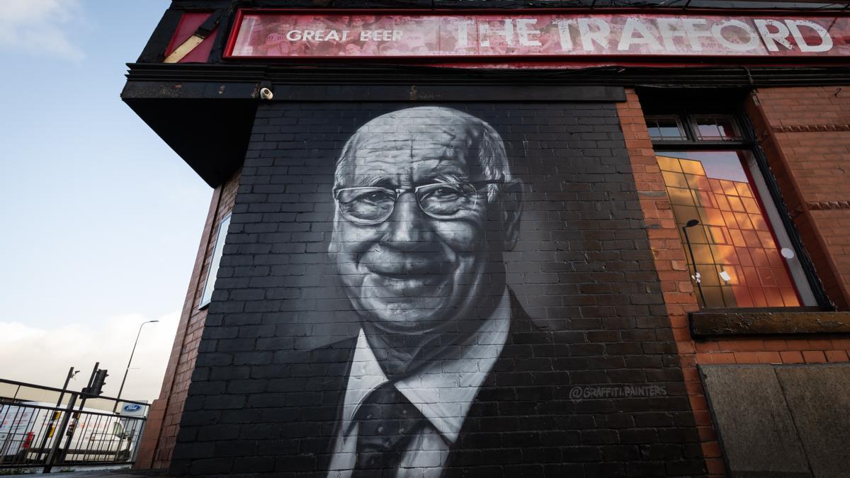 New Bobby Charlton mural appears near Old Trafford