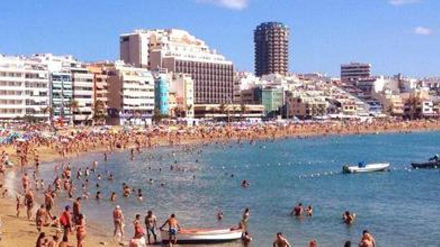 Las Canteras, la playa que dispone de su propio plan de seguridad y emergencias