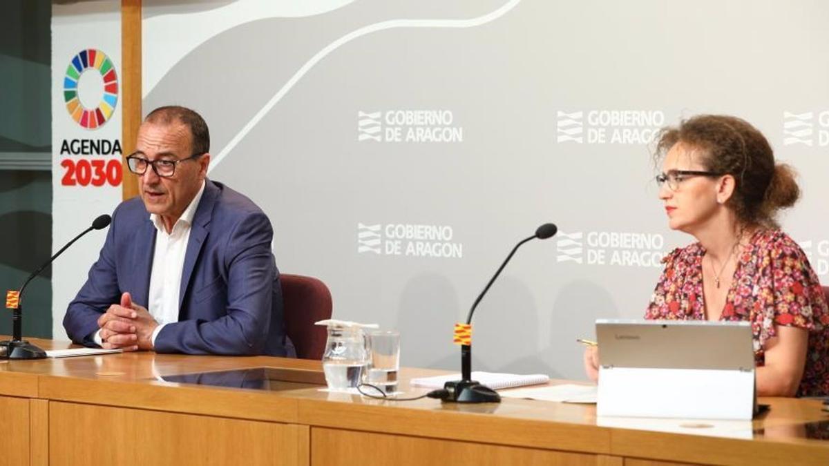 El consejero de Educación, Felipe Faci, esta mañana, en la presentación de los nuevos recursos.