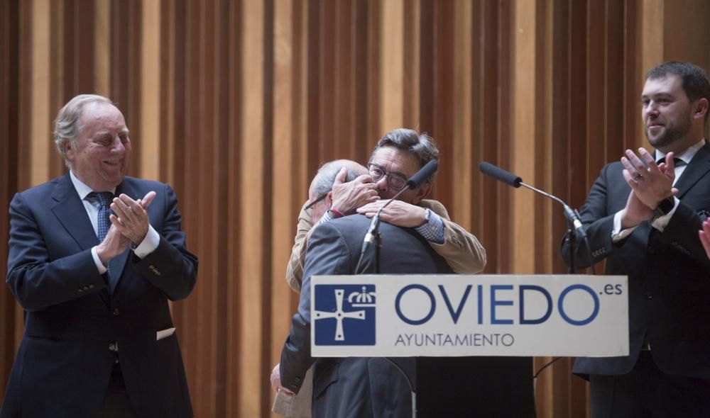 Entrega de la medalla de plata a la Banda de Música Ciudad de Oviedo