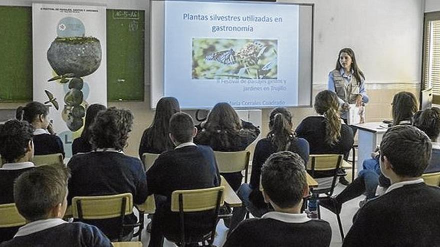 Niños y jóvenes de Trujillo se acercan a los paisajes de una forma interactiva