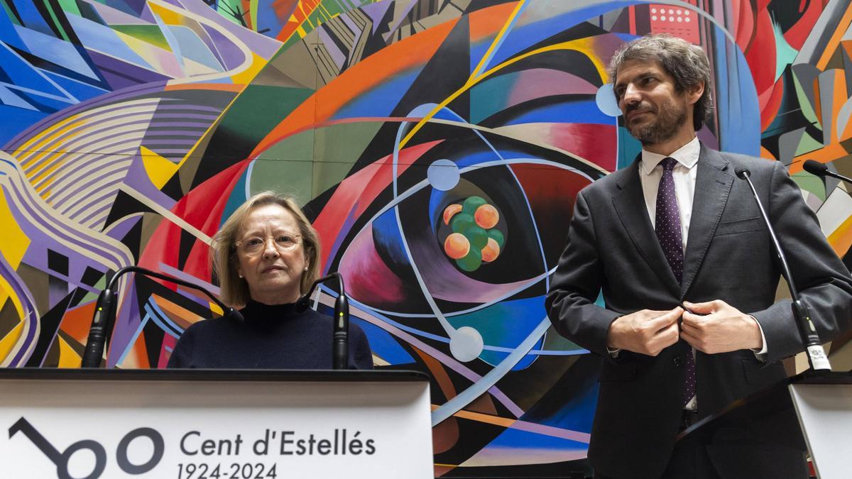 Carmina Andrés y Ernest Urtasun presentaron ayer el Any Estellés organizado por el ministerio de Cultura.