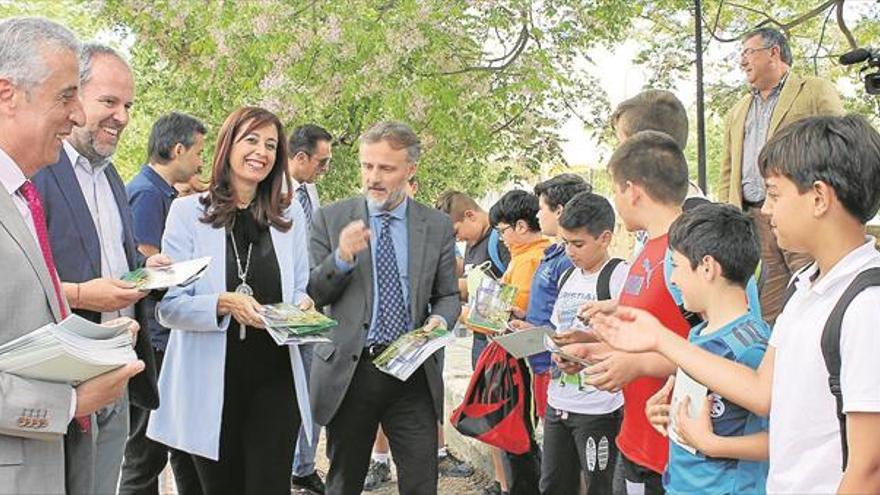 Medio Ambiente presenta el nuevo material informativo sobre la Vía Verde