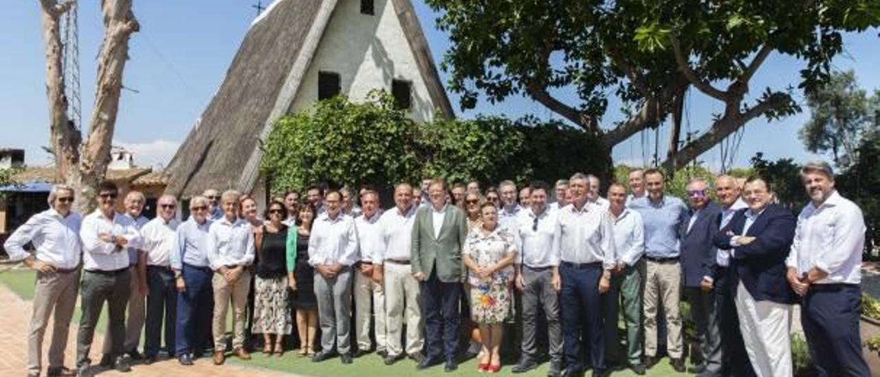 El encuentro reunió a cerca de medio centenar de representantes empresariales.