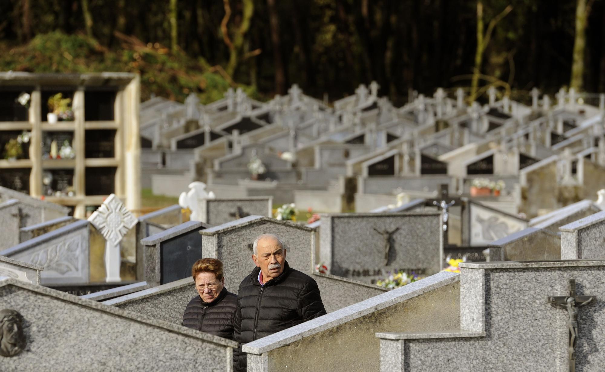 Los cementerios se ponen guapos para su día grande
