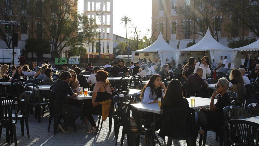 Este es el ambientazo que tenía el Beer in the River en el Cuartel de Artillería de Murcia