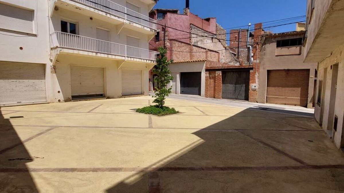 La plaça del Rei de Torroella de Montgrí, remodelada.