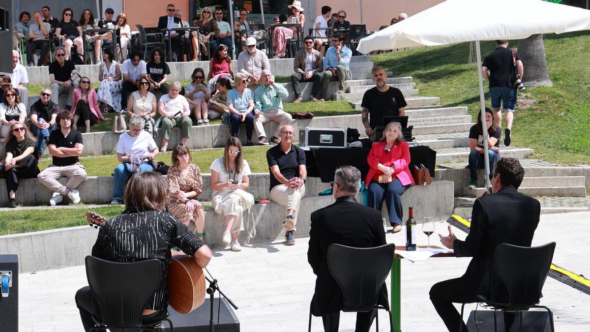Acto de celebración de la Fiesta Nacional Argentina organizada por el consulado.