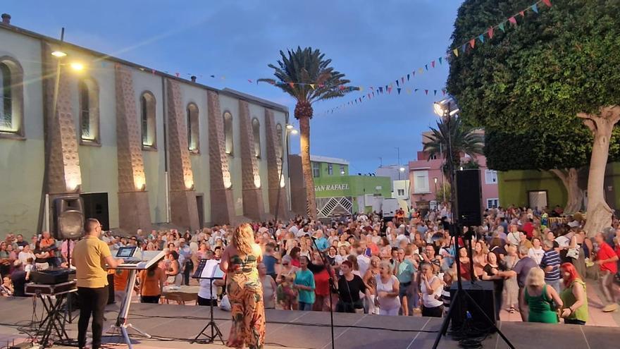 Los Gofiones, Cristina Ramos y Benito Cabrera abren las fiestas de San Rafael en Vecindario