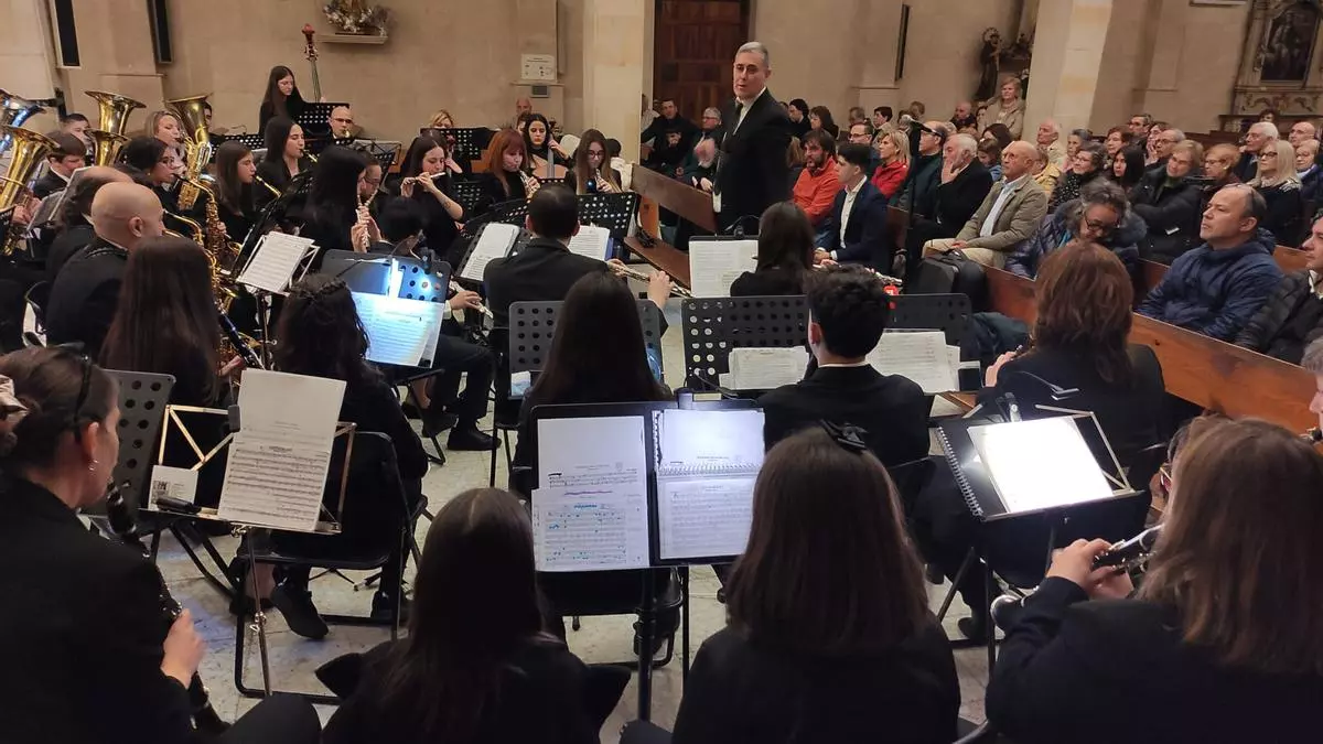 Maestro Lupi pone música al concierto "Sonidos de Pasión" del Silencio