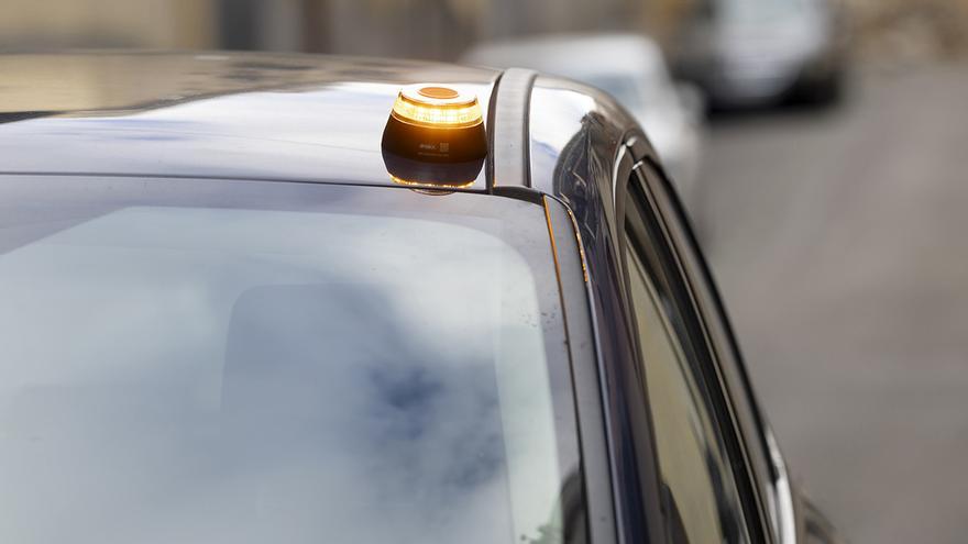 Uno de los padres de la baliza V16 aclara las dudas: es anónima y debe estar homologada