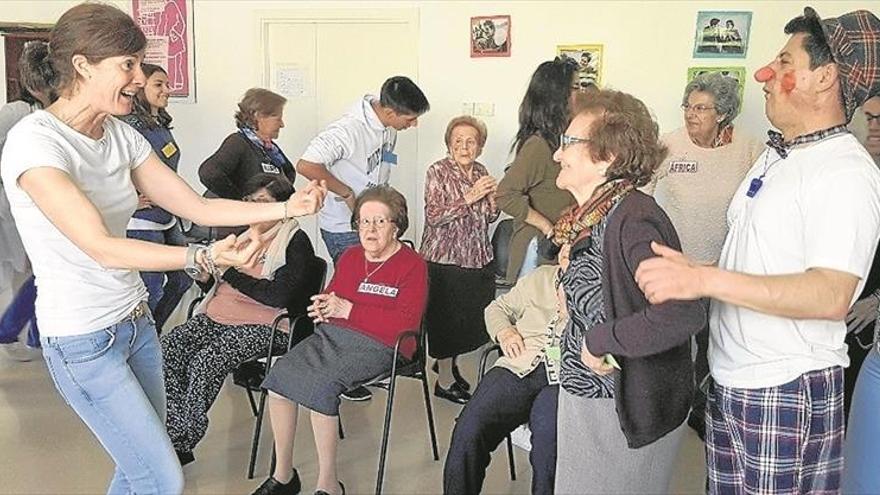 Dosis de risas en Almendralejo como medicina para minimizar los efectos del alzhéimer
