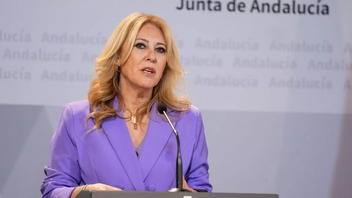 Carolina España defiende la reacción del PP a las detenciones de Almería: "No tienen nada que ver con la Junta”