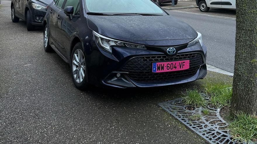 Cambios en la normativa de los coches 2026: tras la etiqueta medioambiental llega la matrícula WW que afecta a turismos