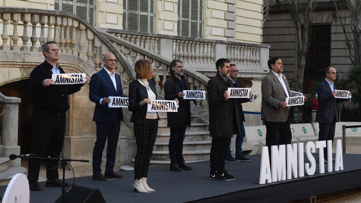 Los presos piden la amnistía en un acto organizado por Òmnium Cultural.