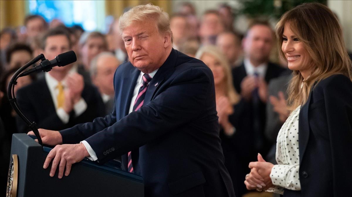 zentauroepp52173619 topshot us president donald trump winks alongside first la200207132646 zentauroepp52173619 topshot us president donald trump winks alongside first la200207132646
