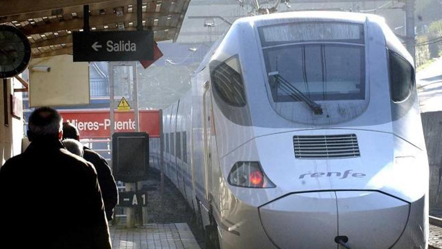 Renfe ofrece 2.000 plazas extra en los trenes a Madrid durante la Semana Santa