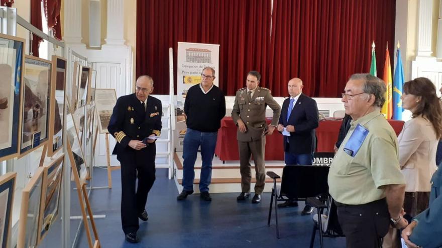 La Marina española luce su historia con una exposición fotográfica en Castropol