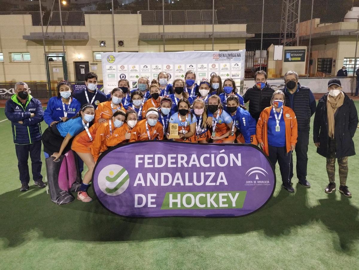 El equipo sénior femenino del Hockey Benalmádena se alzó con el título de la Supercopa de Andalucía