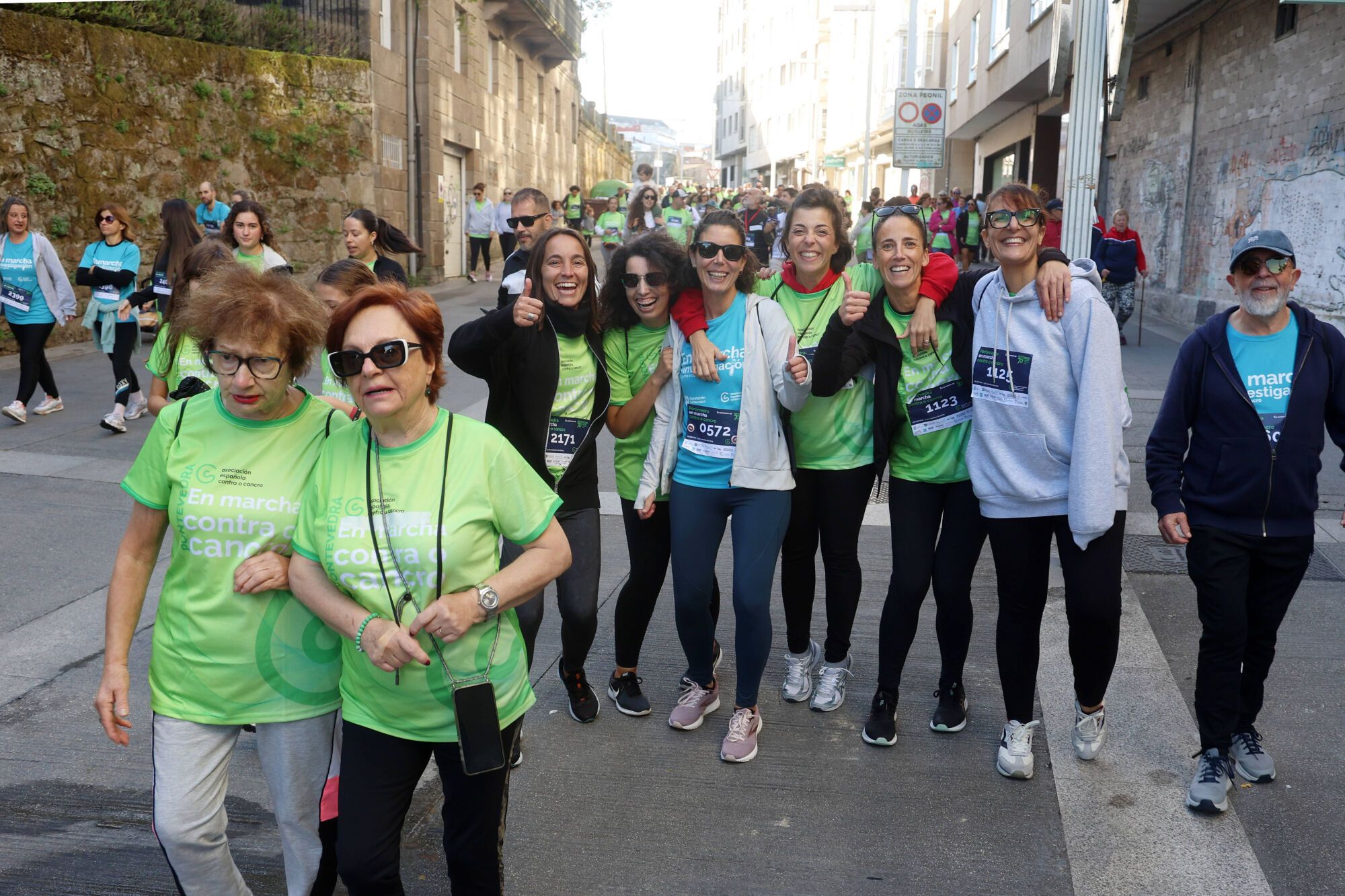 Dos mil setecientos participantes convirtieron la Marcha contra el cáncer de Pontevedra en la más multitudinaria de Galicia
