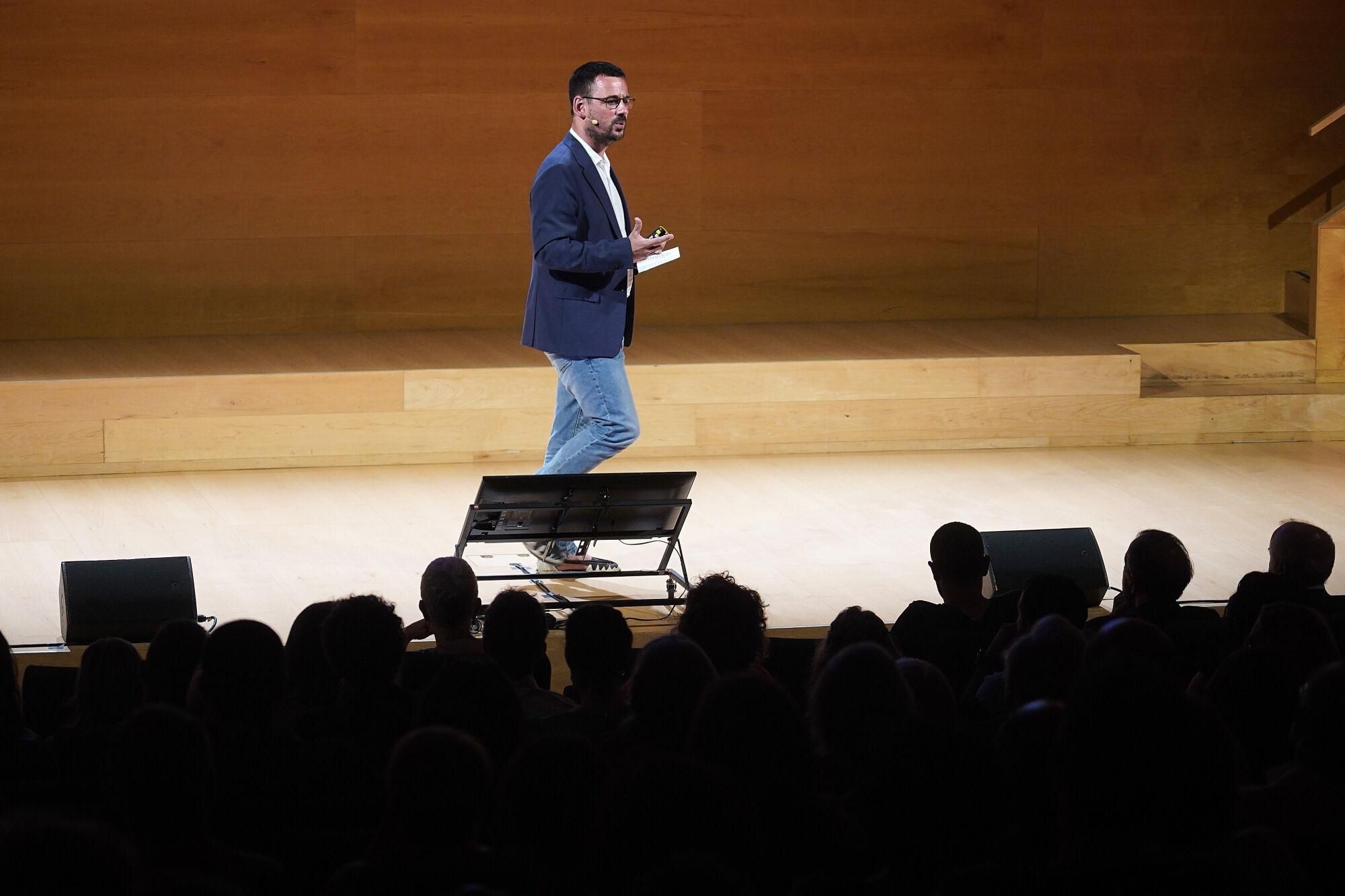 Girona Auditori alcalde de Girona, Lluc Salellas,conferència balanç meitat de mandat propostes pels pròxims dos anys
