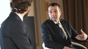 Escribano resisteix al consell d’Indra i guanya temps després d’una reunió "tensa"