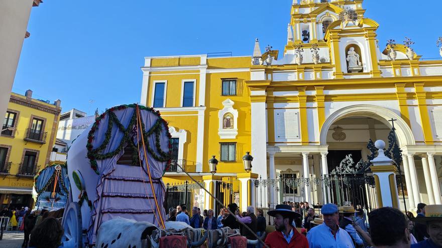 La Hermandad del Rocío de la Macarena inicia su camino entre la fe y la emoción del reencuentro: &quot;Hoy me acuerdo de mi abuela&quot;