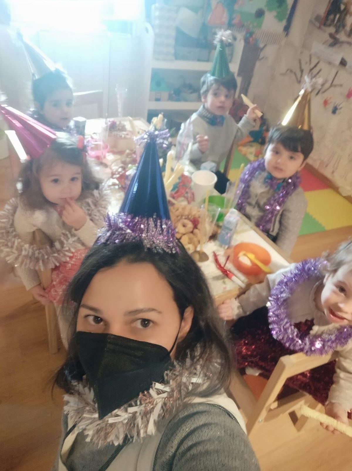 Thamaris Cerqueira, durante una fiesta en su casa nido, en Maside.