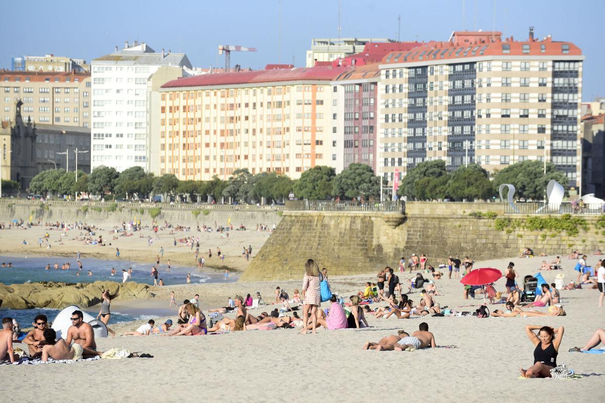 Bañistas en Riazor y Orzán
