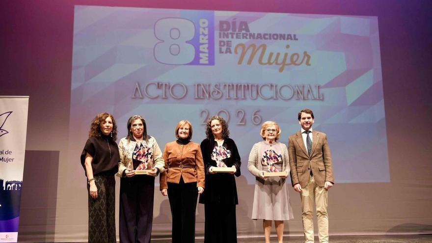 Cabra reconoce la trayectoria y la labor de tres egabrenses