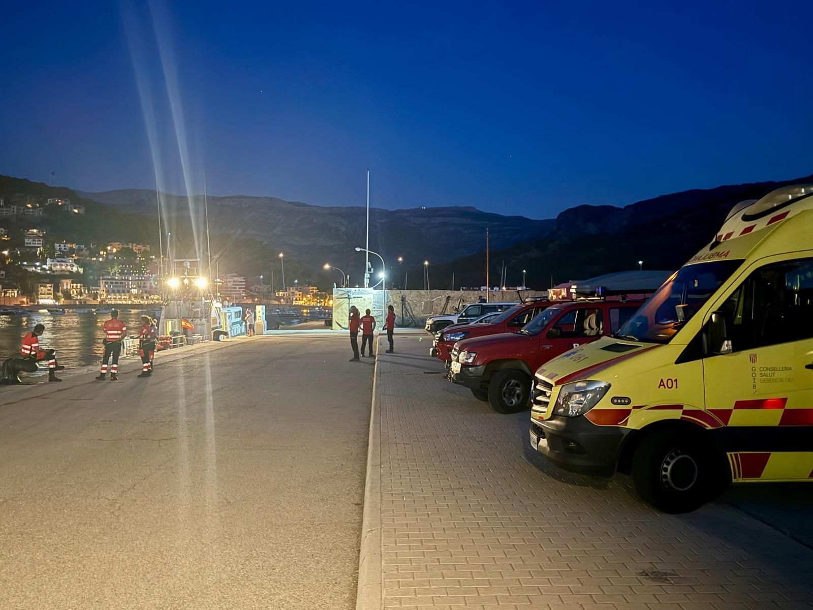 FOTOS | Una avioneta se precipita al mar en el Port de Sóller